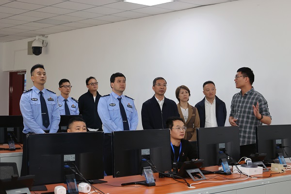 参观调研瓯飞技防情况.jpg